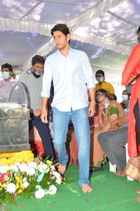 Mahesh Babu Pays Last Respcets to Sirivennela Sitaramasastri